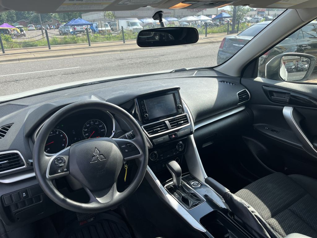 2019 Mitsubishi Eclipse Image 9