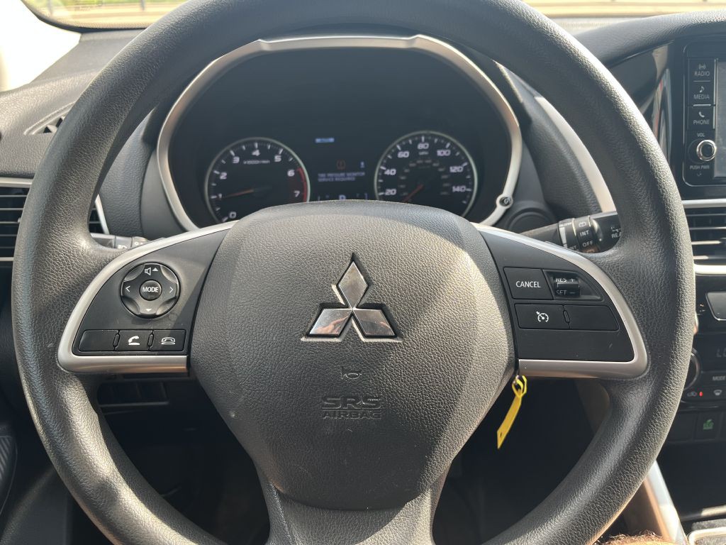 2019 Mitsubishi Eclipse Image 11