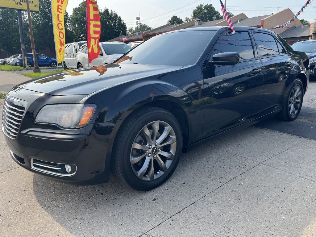 2014 Chrysler 300 Image 3