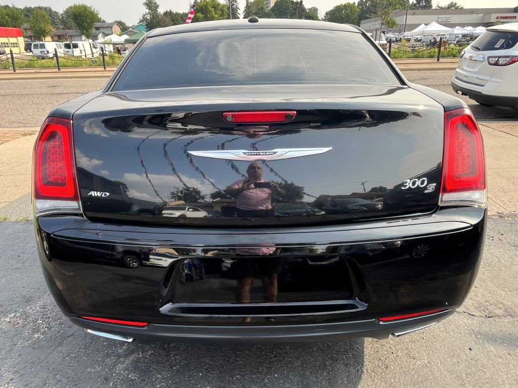 2014 Chrysler 300 Image 6