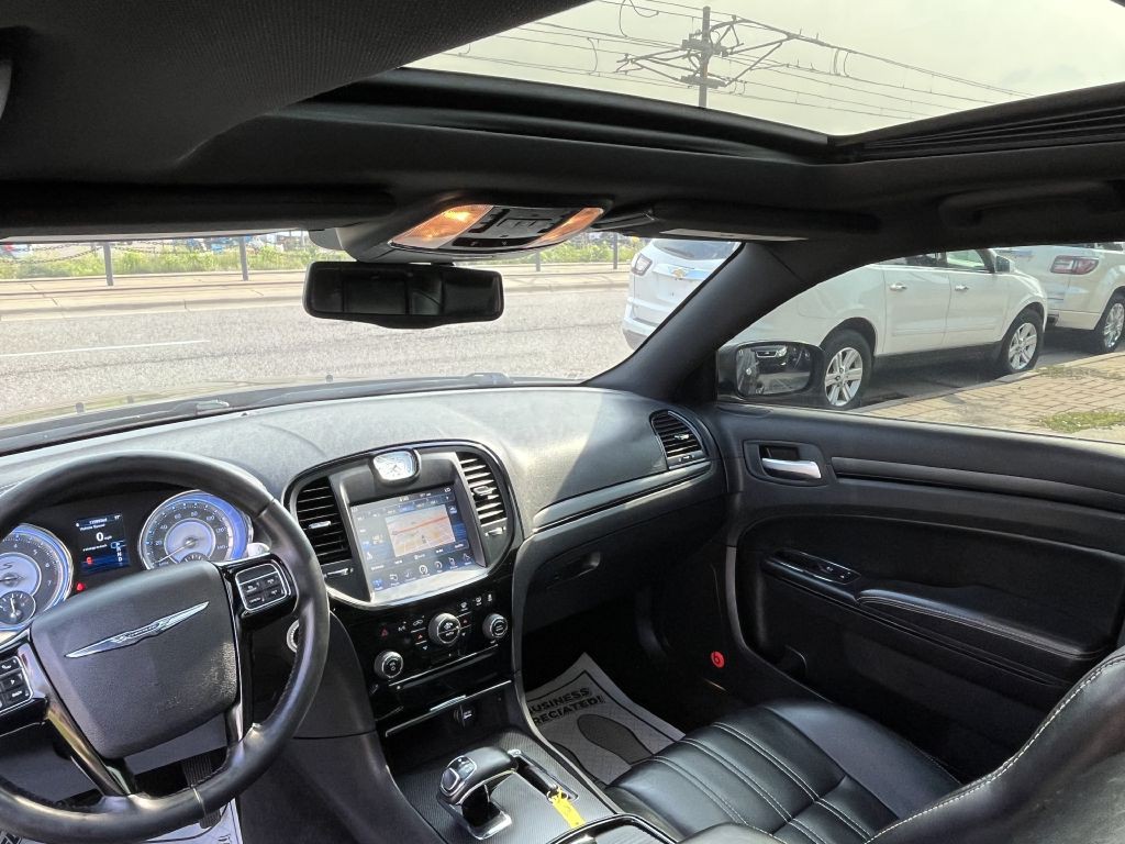 2014 Chrysler 300 Image 9