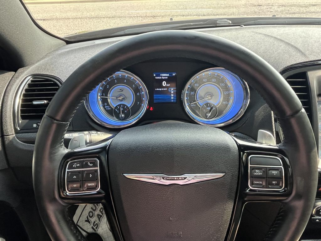 2014 Chrysler 300 Image 11