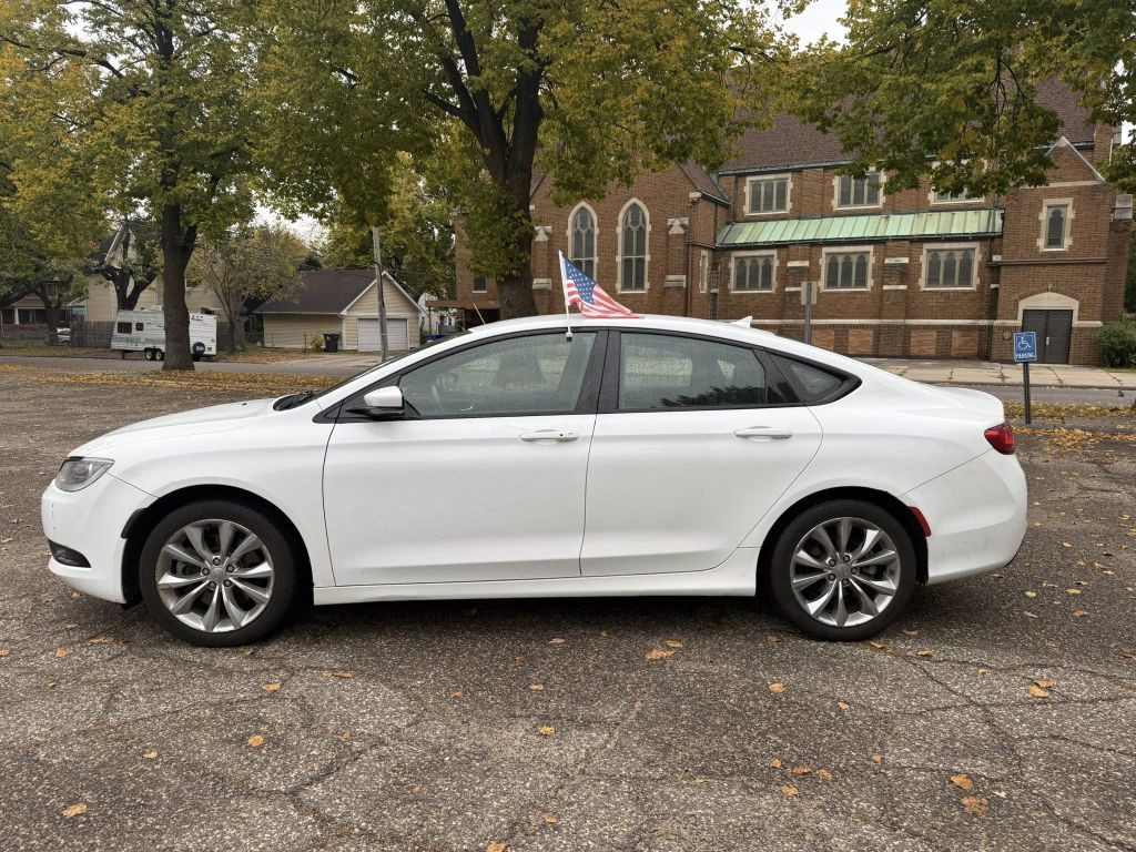 2015 Chrysler 200 Image 3