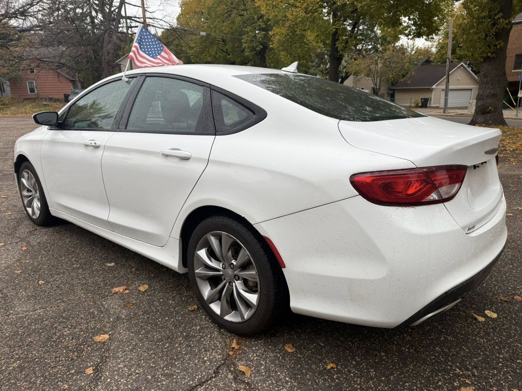 2015 Chrysler 200 Image 4