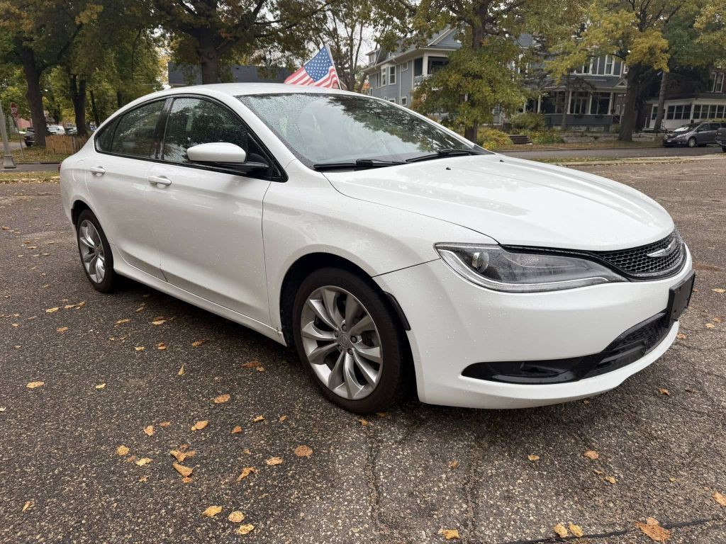 2015 Chrysler 200 Image 5