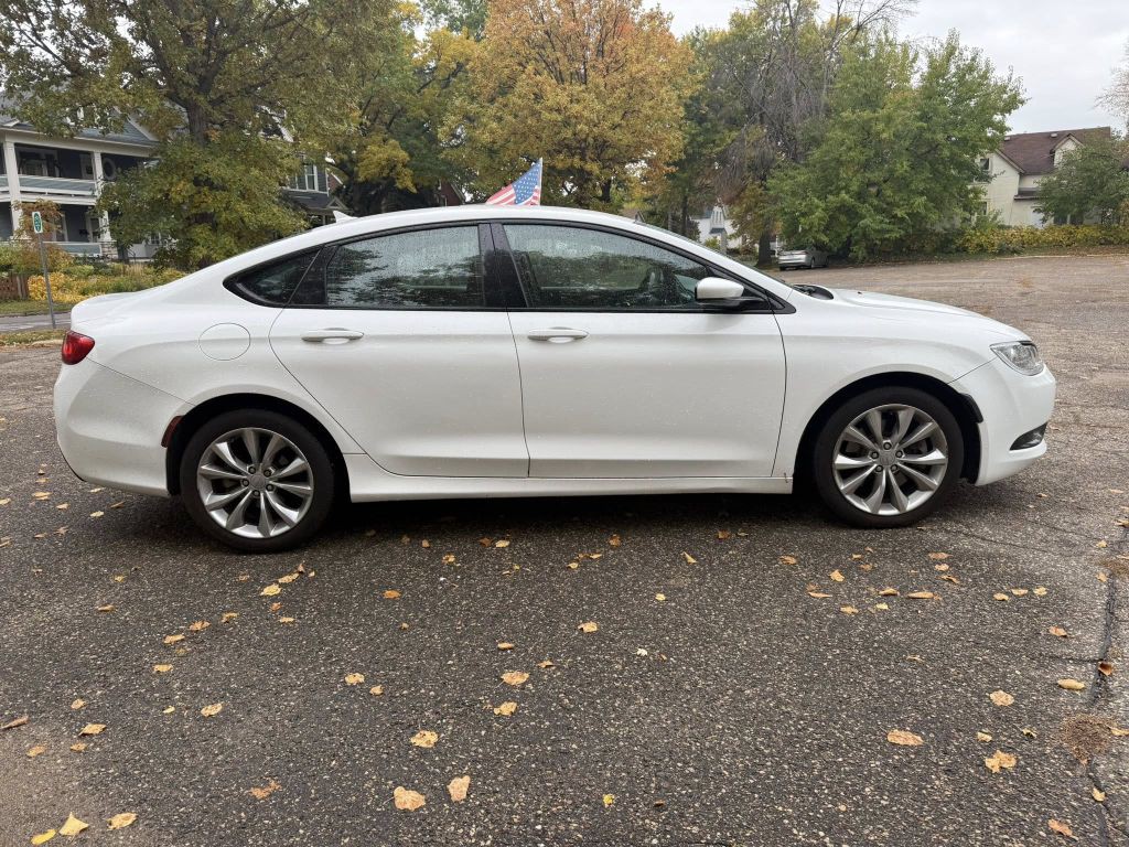 2015 Chrysler 200 Image 6