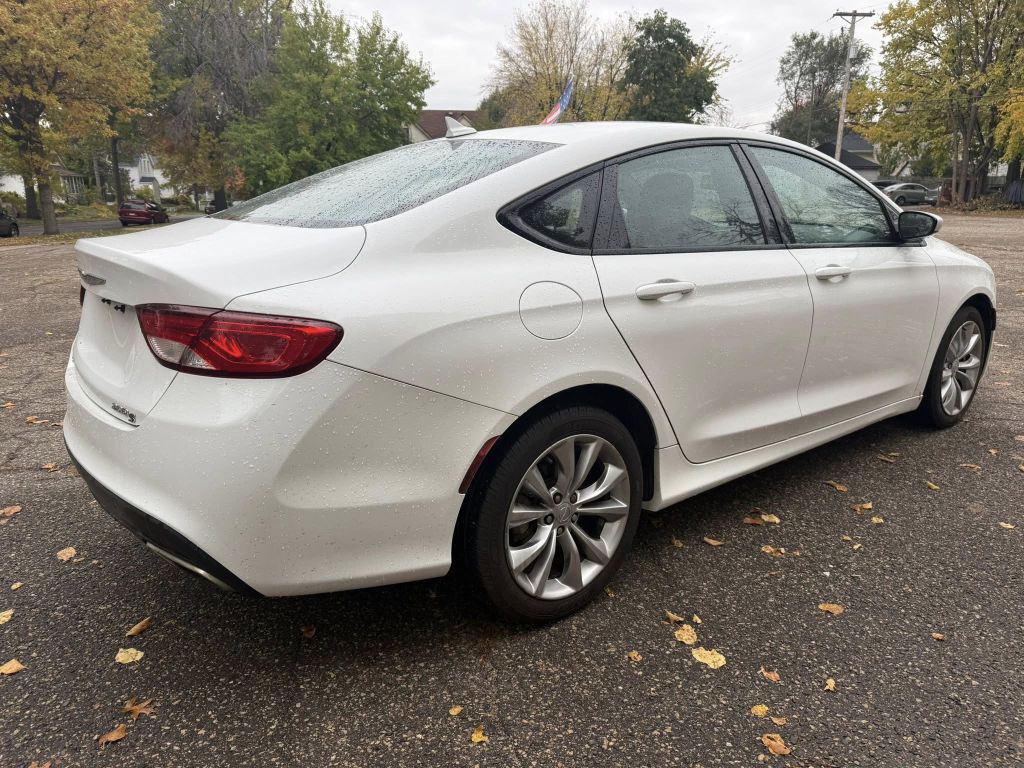 2015 Chrysler 200 Image 7
