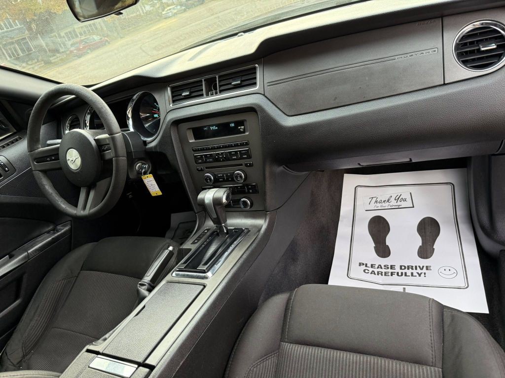 2011 Ford Mustang Image 8