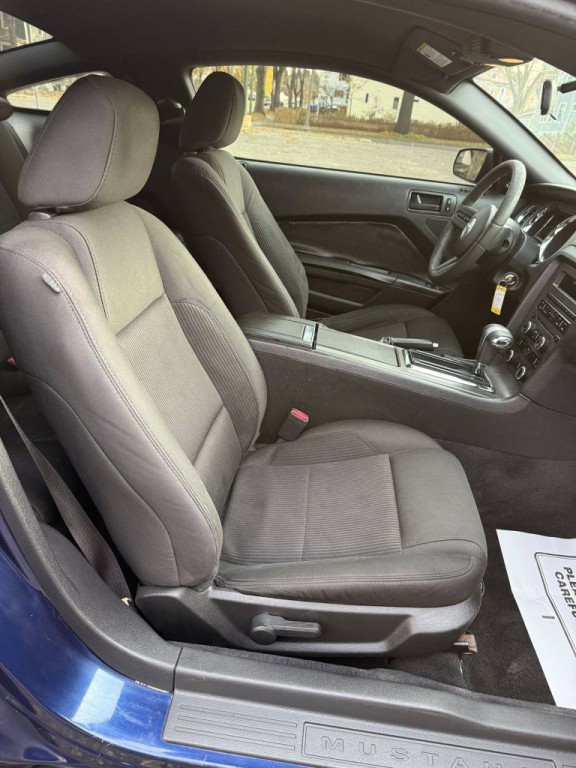 2011 Ford Mustang Image 9