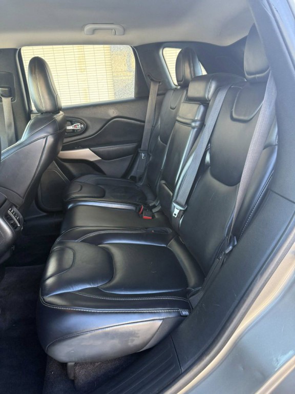 2017 Jeep Cherokee Image 10