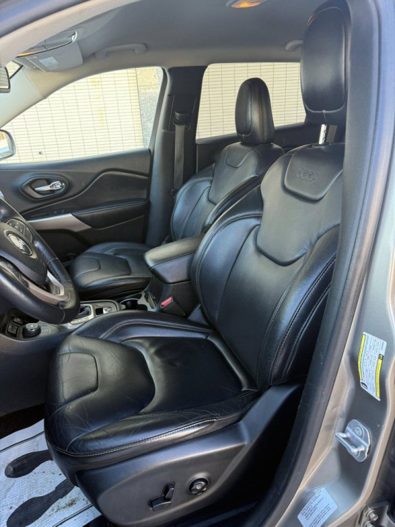 2017 Jeep Cherokee Image 9