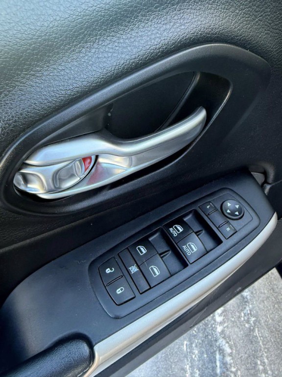 2017 Jeep Cherokee Image 11