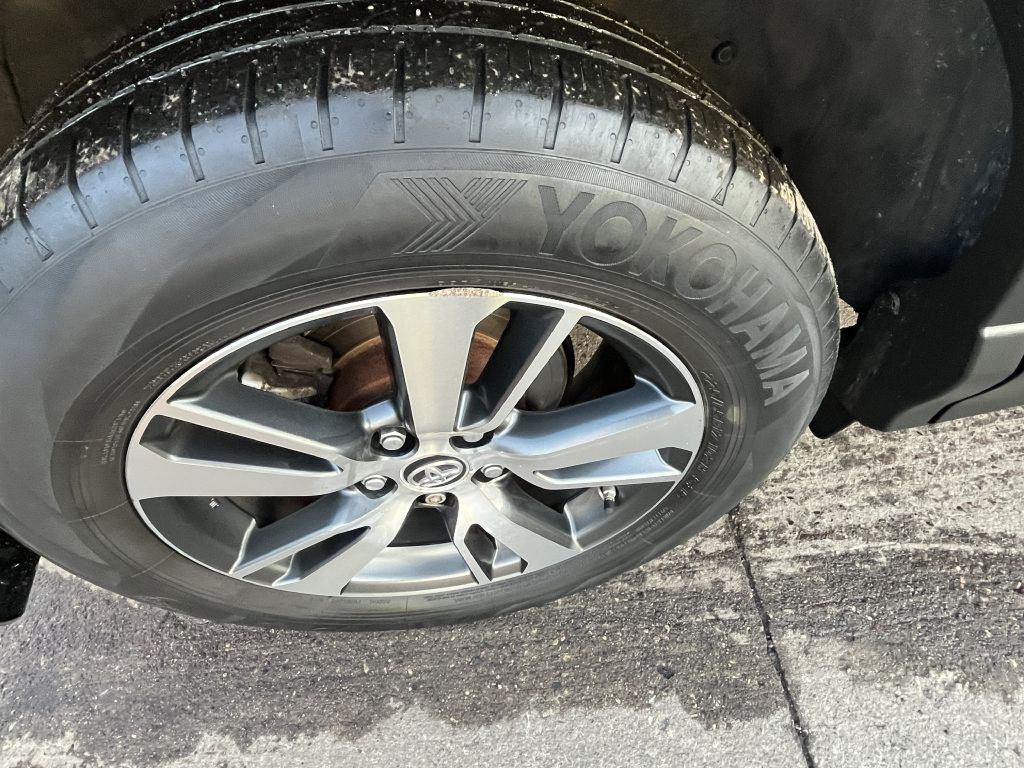 2018 Toyota Rav4 Image 9