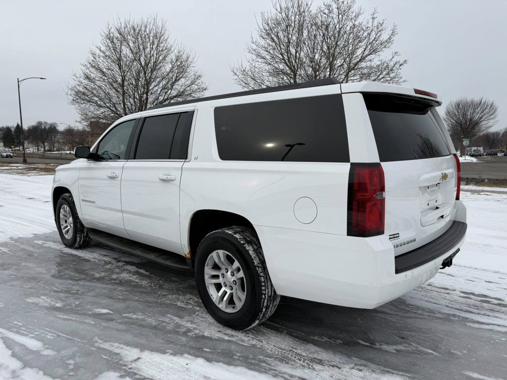 2016 Chevrolet Suburban Image 4