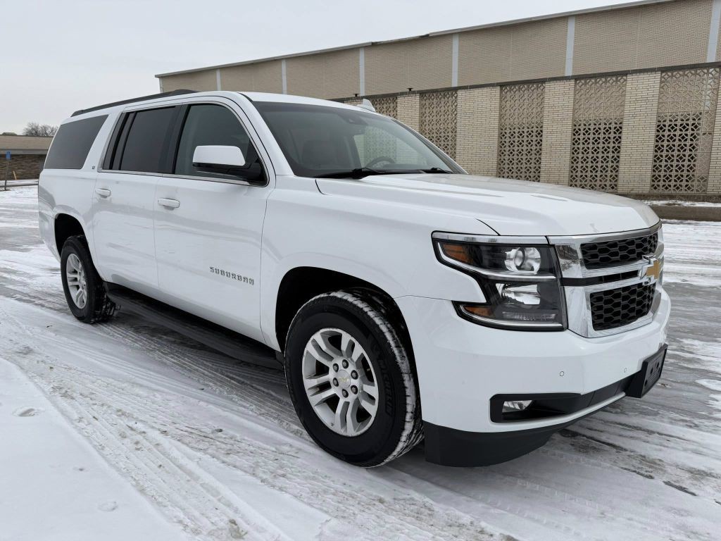 2016 Chevrolet Suburban Image 5