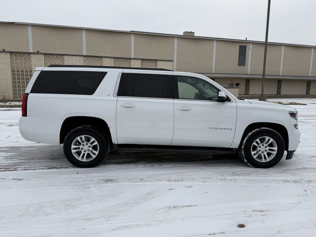 2016 Chevrolet Suburban Image 6