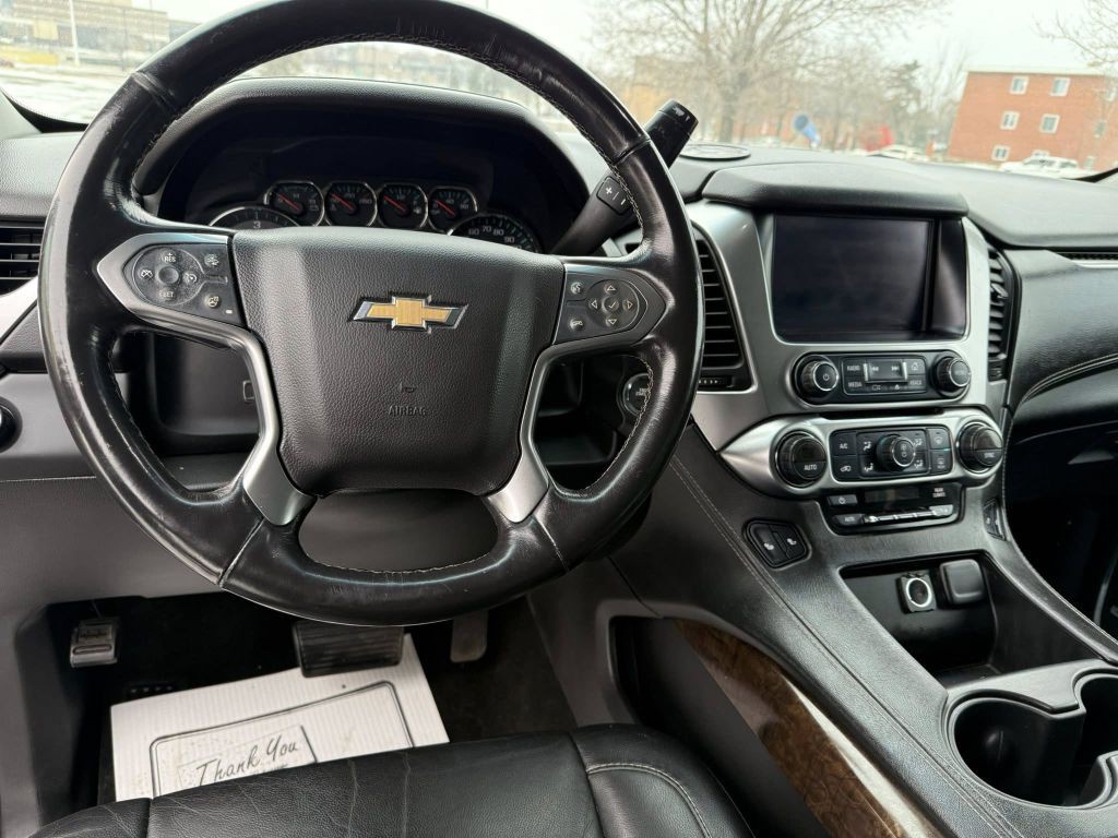 2016 Chevrolet Suburban Image 8