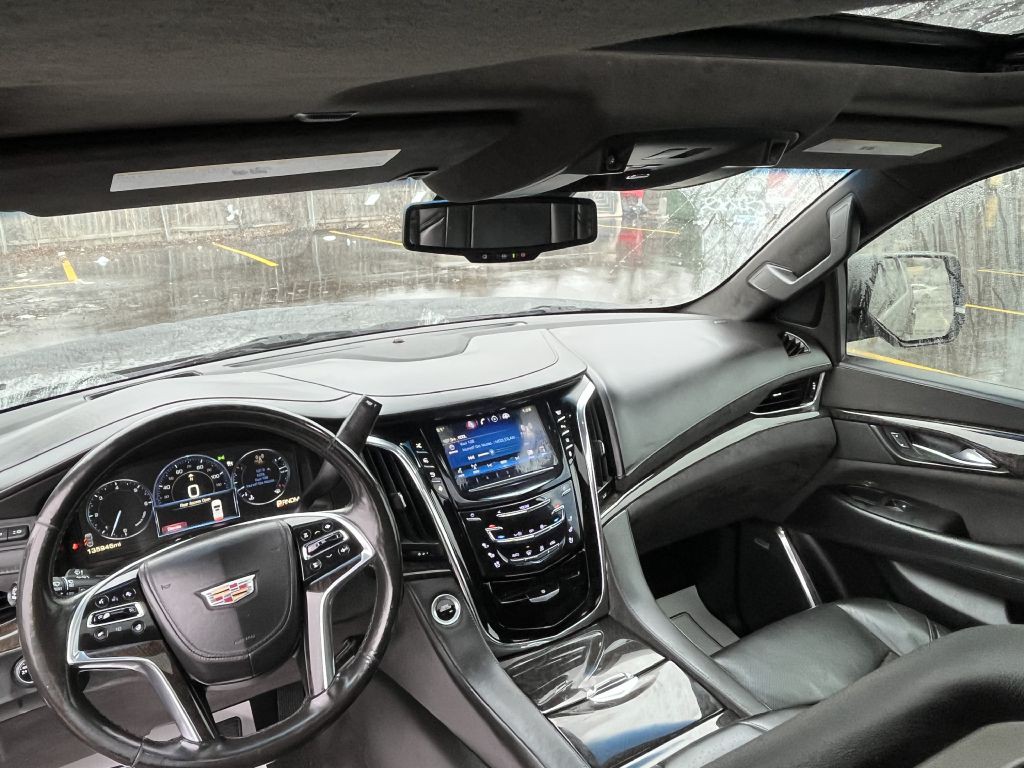 2015 Cadillac Escalade Image 9