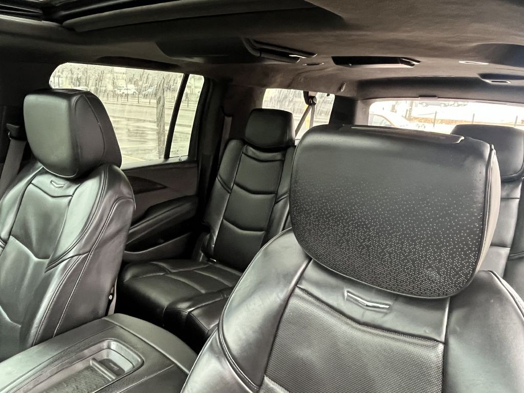 2015 Cadillac Escalade Image 11