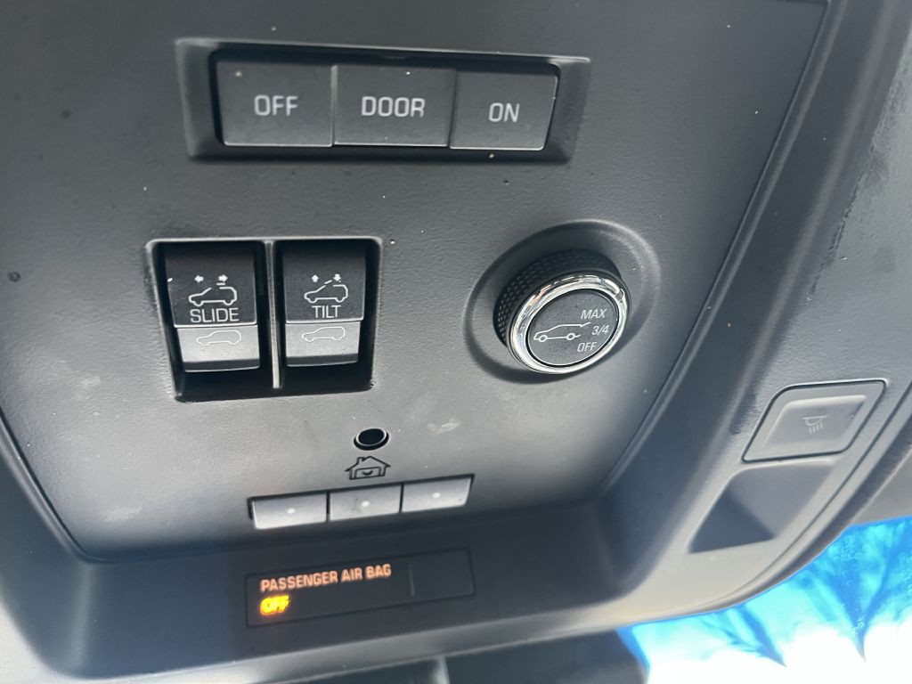 2015 Cadillac Escalade Image 18