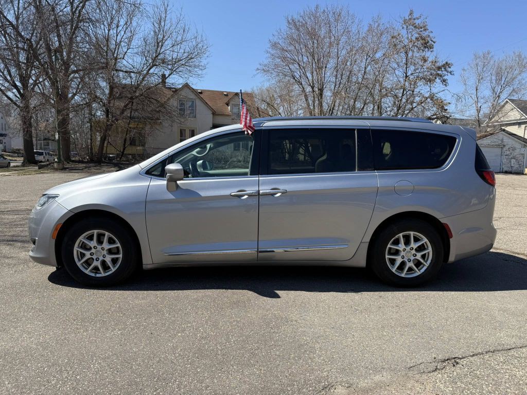 2020 Chrysler Pacifica Image 3