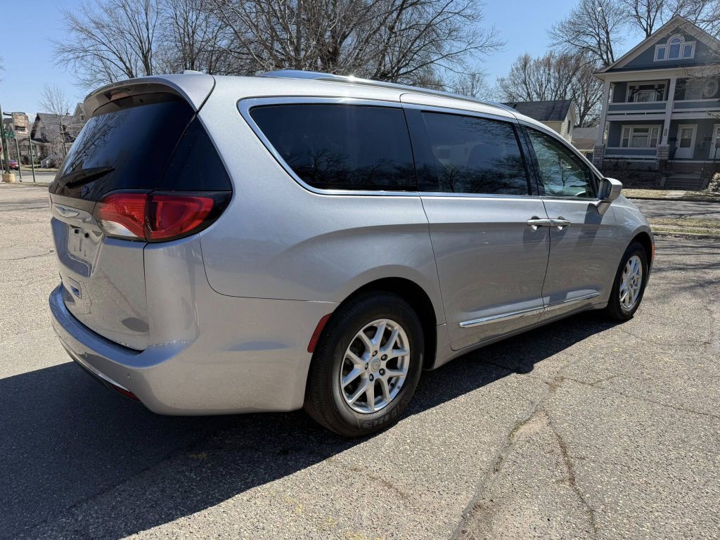 2020 Chrysler Pacifica Image 7