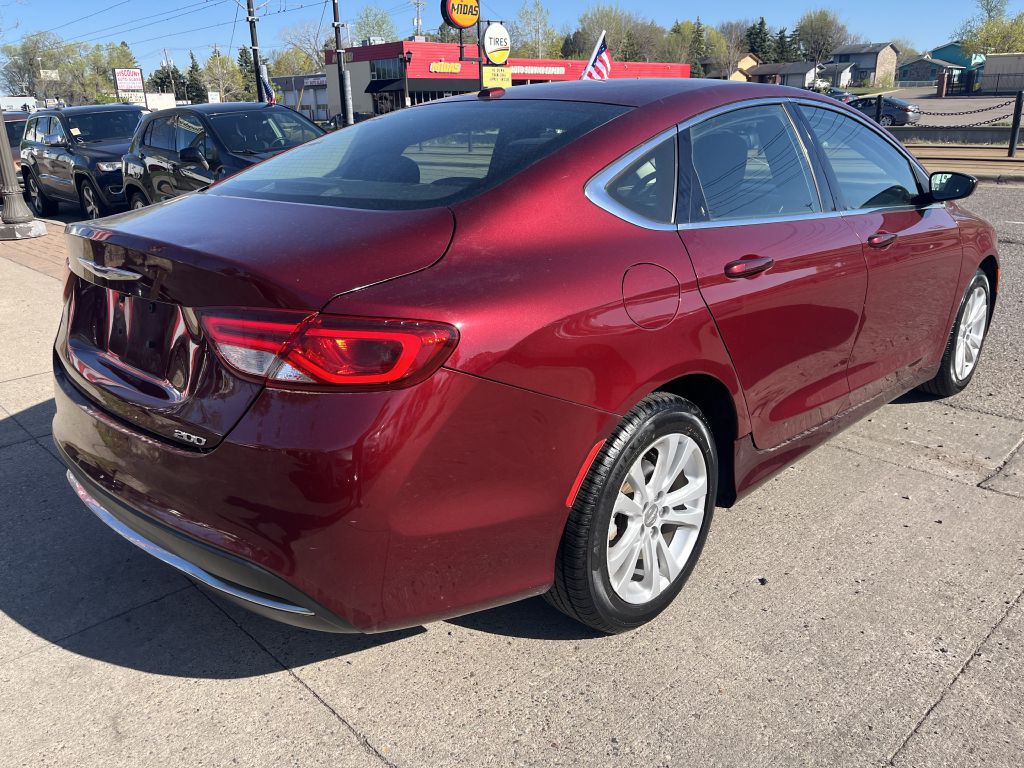 2016 Chrysler 200 Image 3