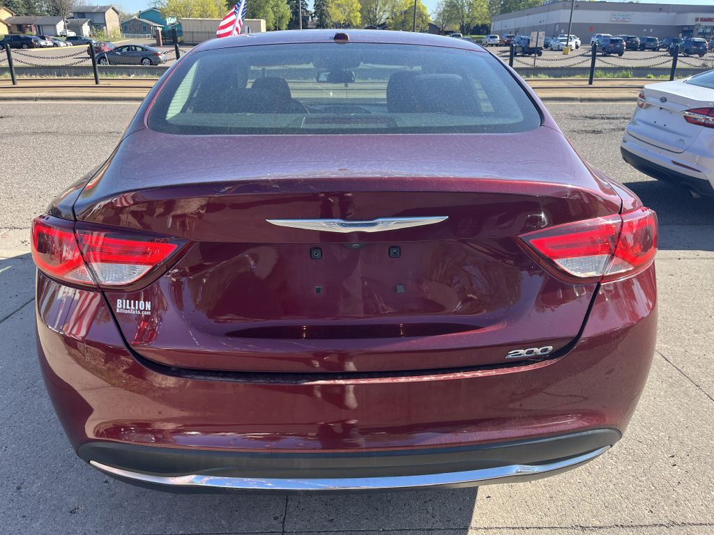 2016 Chrysler 200 Image 4