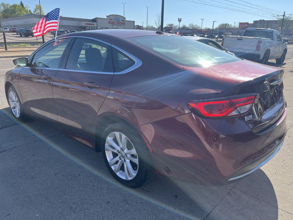 2016 Chrysler 200 Image 5