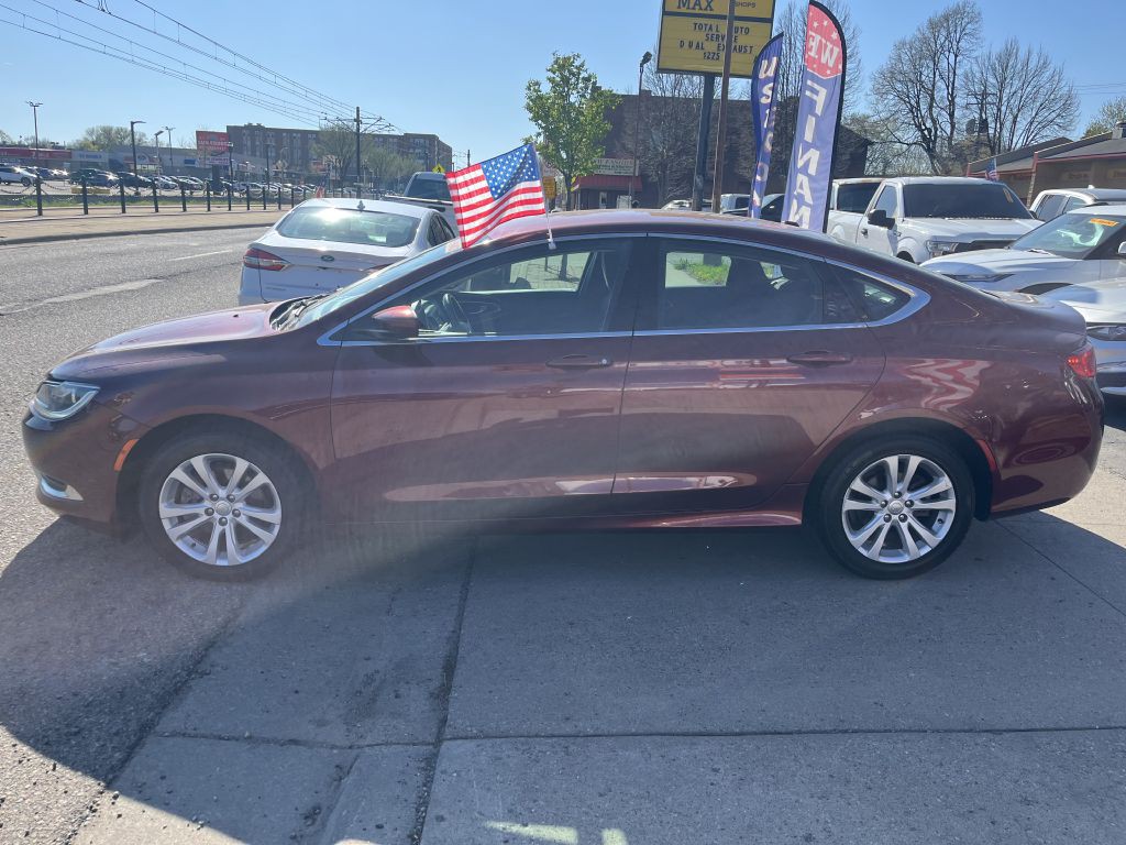 2016 Chrysler 200 Image 6