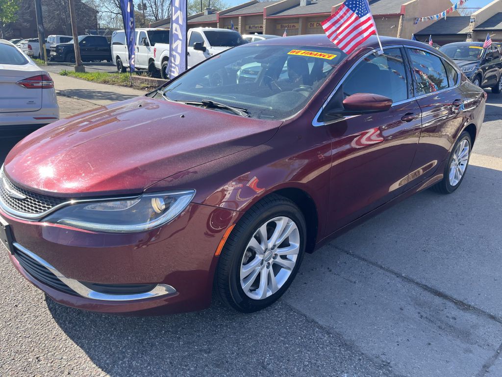 2016 Chrysler 200 Image 7