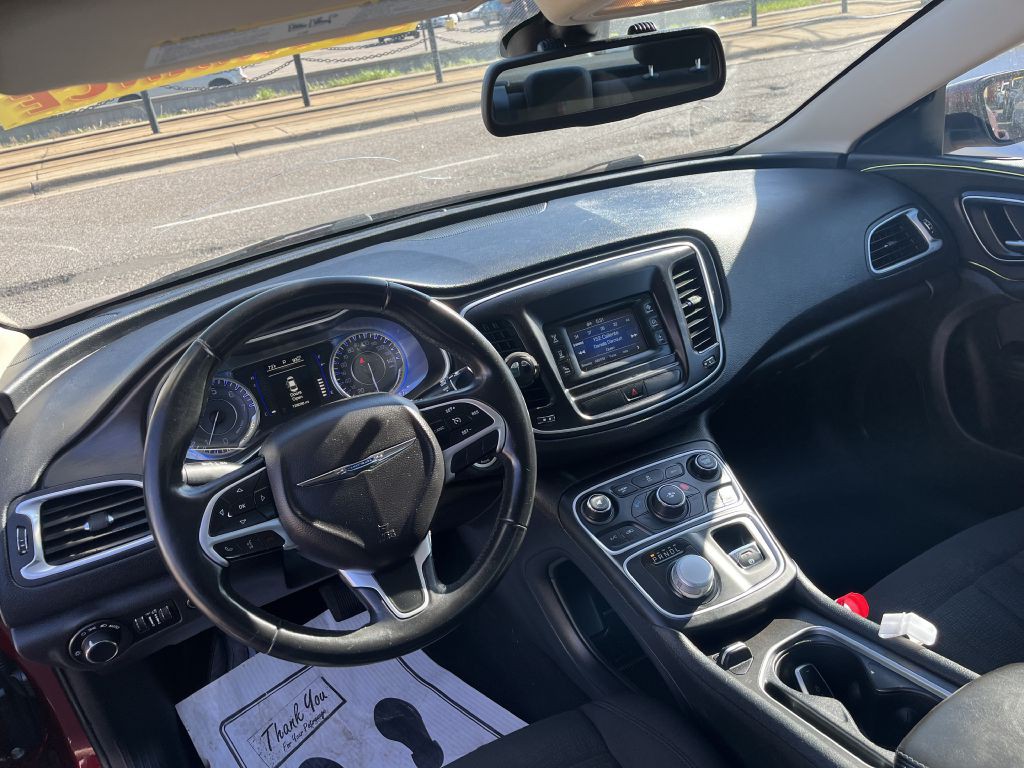 2016 Chrysler 200 Image 11