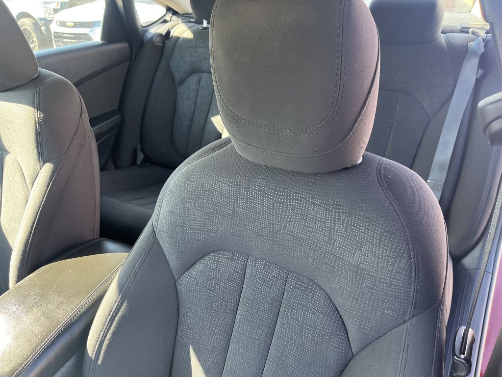 2016 Chrysler 200 Image 13
