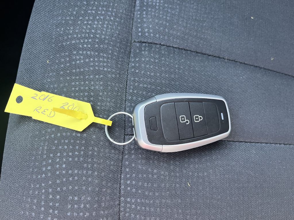 2016 Chrysler 200 Image 16