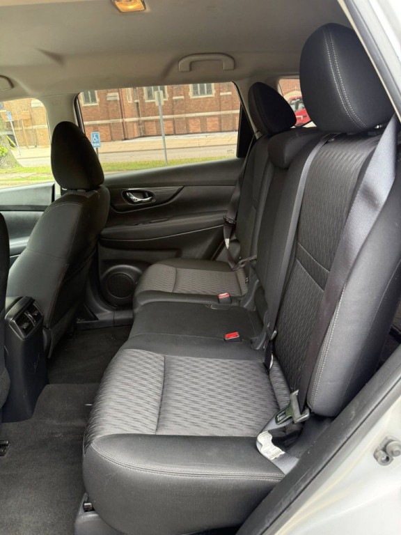 2018 Nissan Rogue Image 9