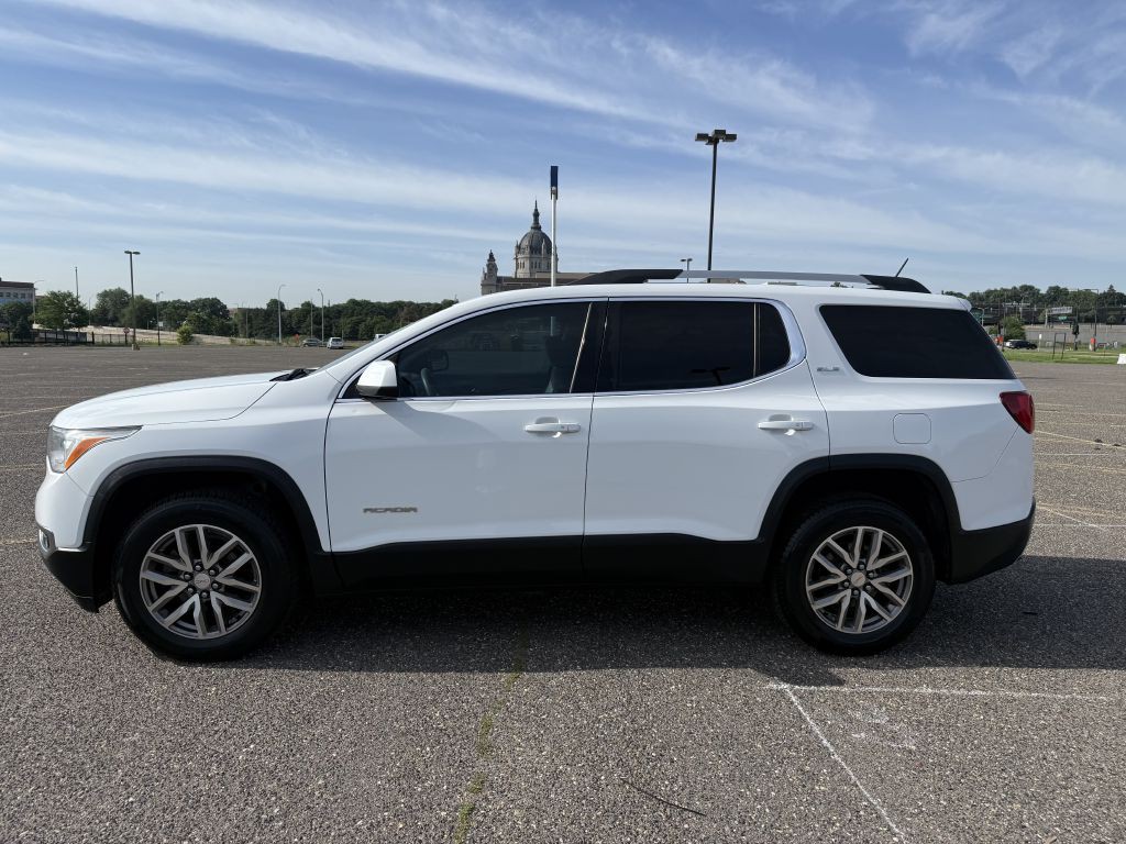 2017 GMC Acadia Image 2