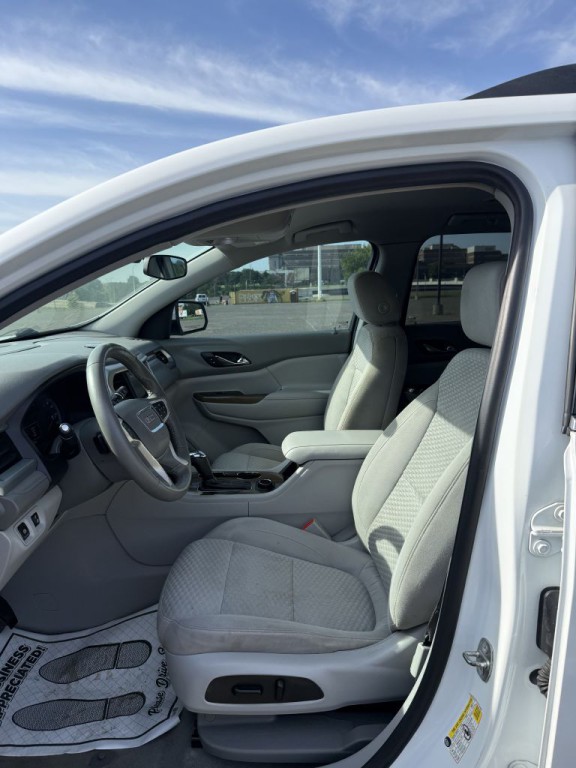 2017 GMC Acadia Image 7