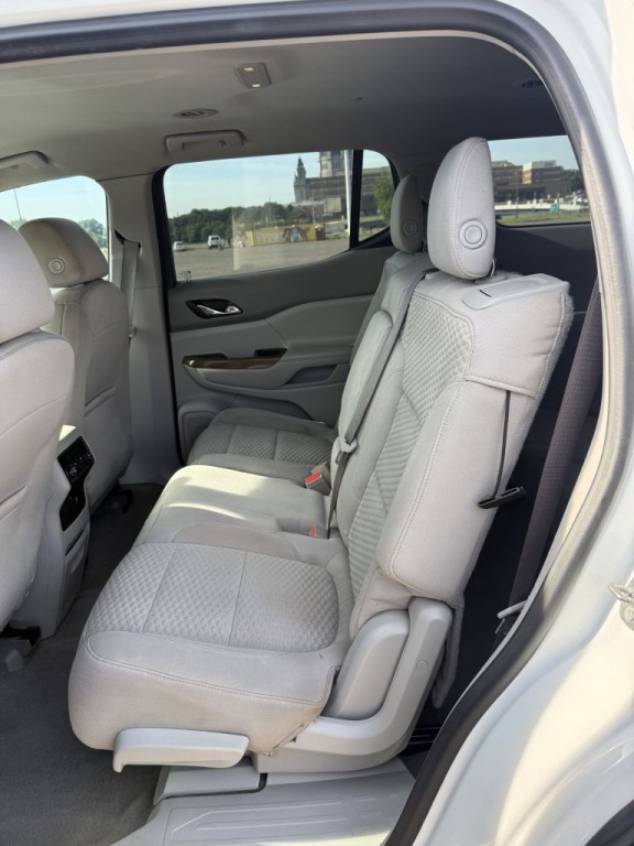 2017 GMC Acadia Image 8