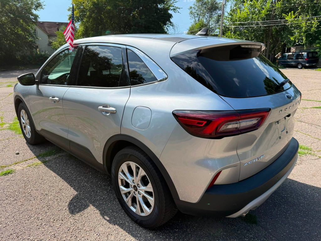 2023 Ford Escape Image 3