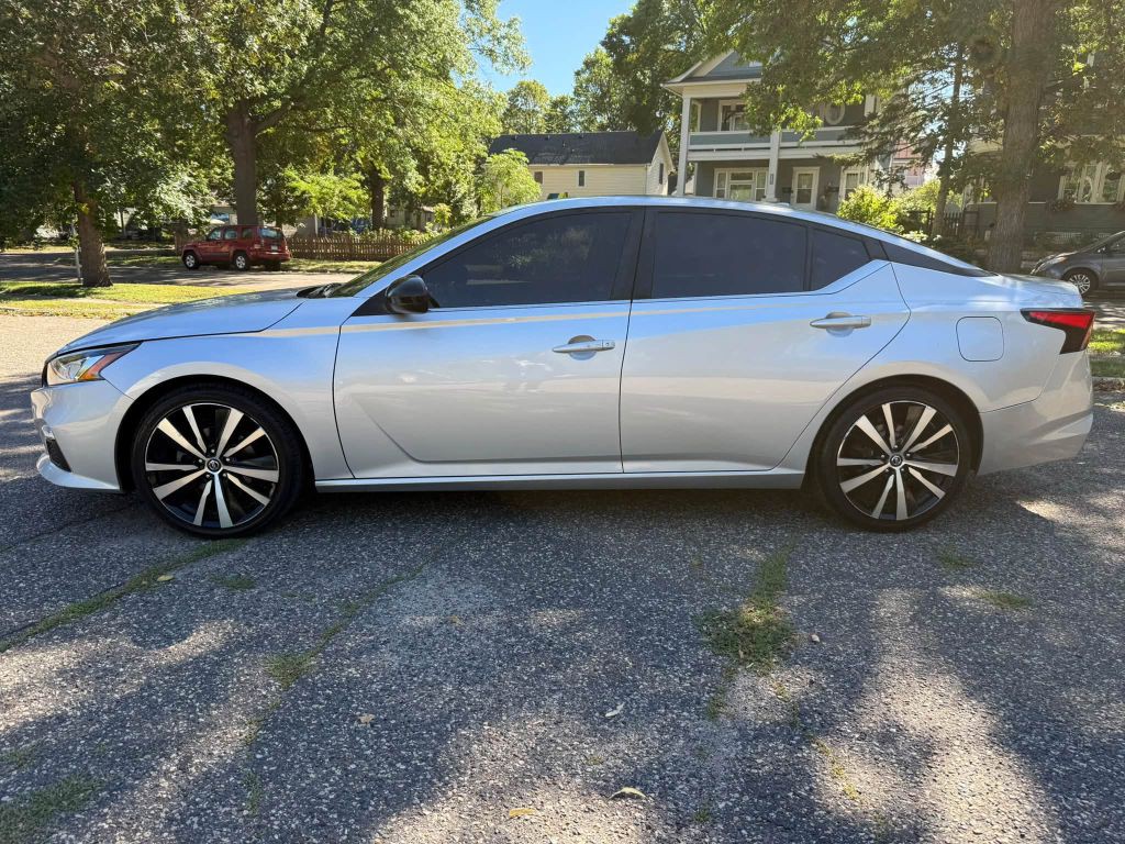 2020 Nissan Altima Image 3