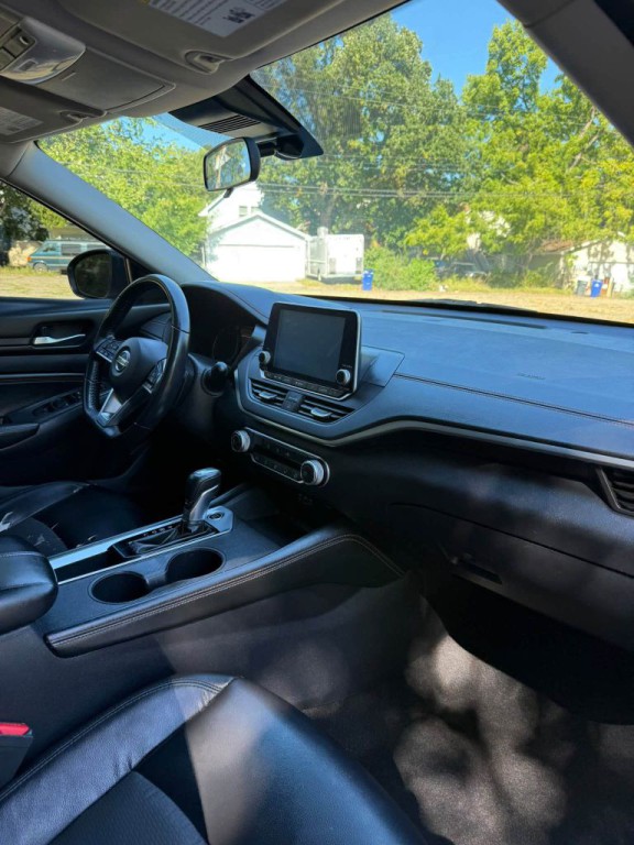 2020 Nissan Altima Image 8