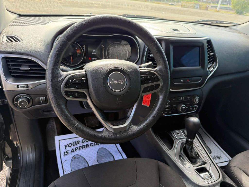 2019 Jeep Cherokee Image 8