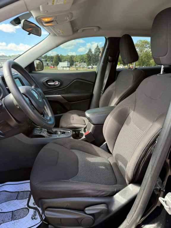 2019 Jeep Cherokee Image 9