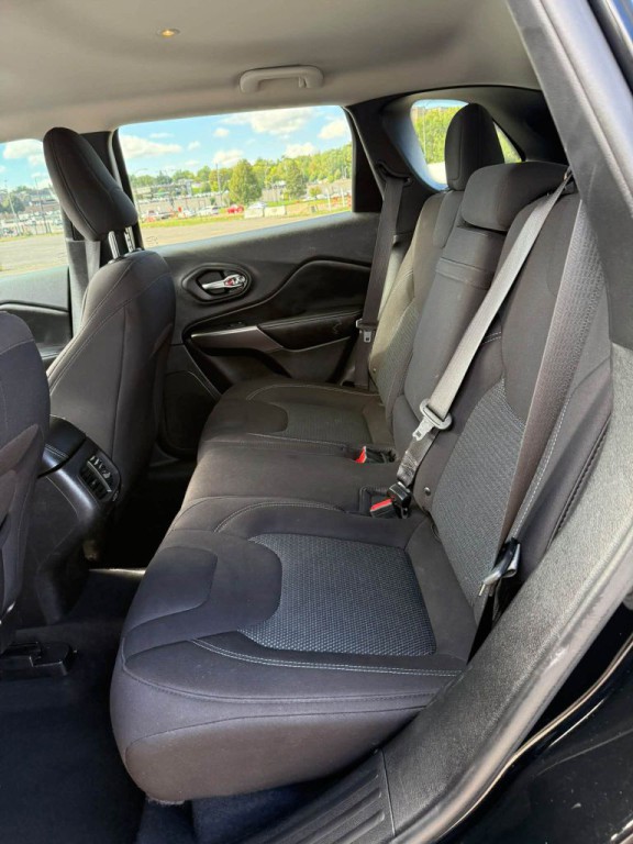 2019 Jeep Cherokee Image 10