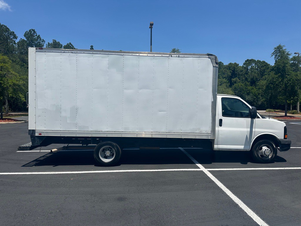 2015 Chevrolet Express Image 7