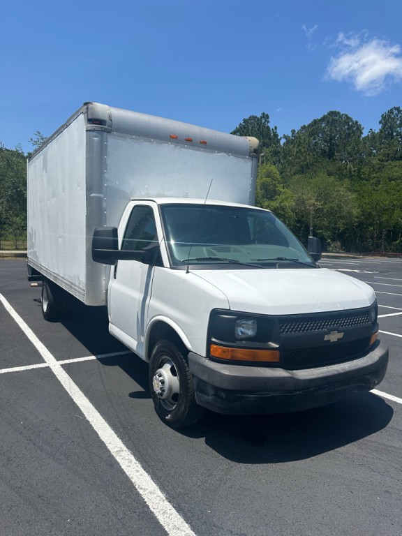 2015 Chevrolet Express Image 8
