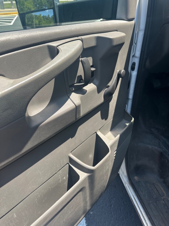 2015 Chevrolet Express Image 9