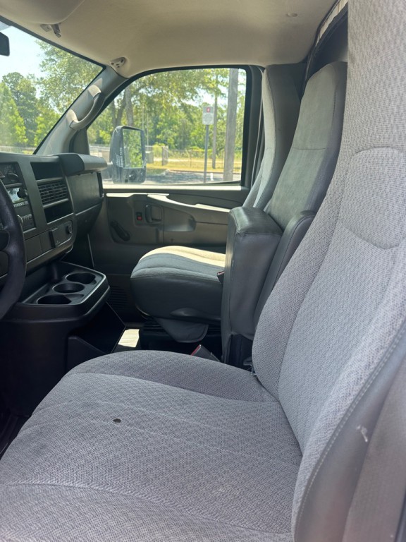 2015 Chevrolet Express Image 10