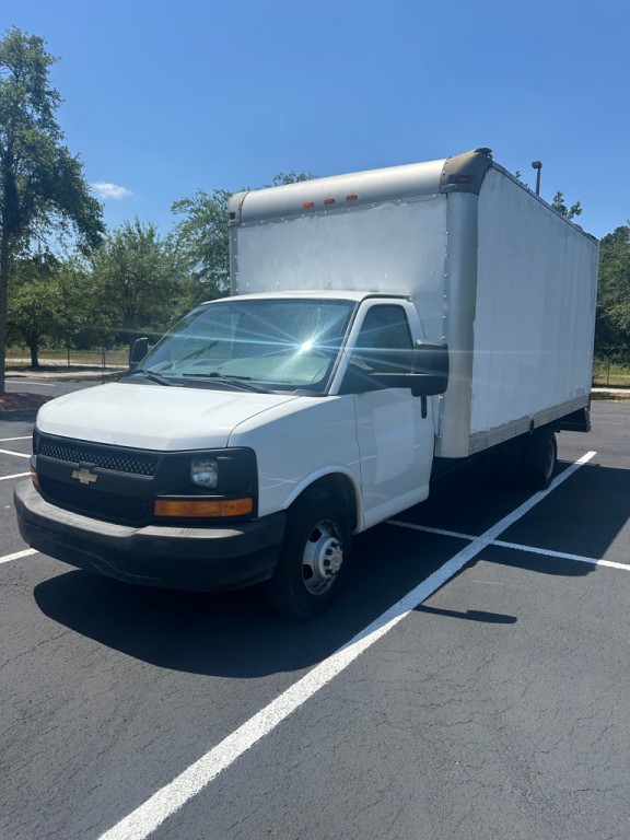 2015 Chevrolet Express Image 17