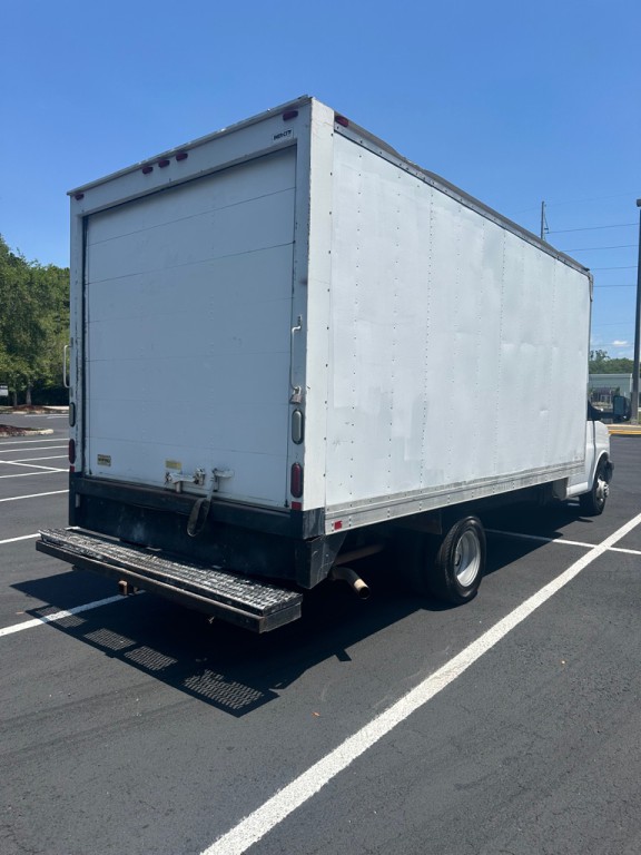 2015 Chevrolet Express Image 21